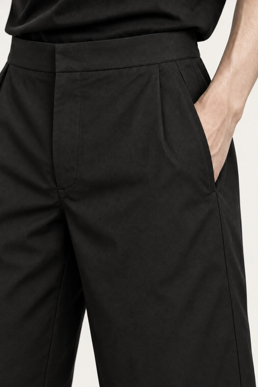 The Pant tailored waistband and on-seam pocket construction