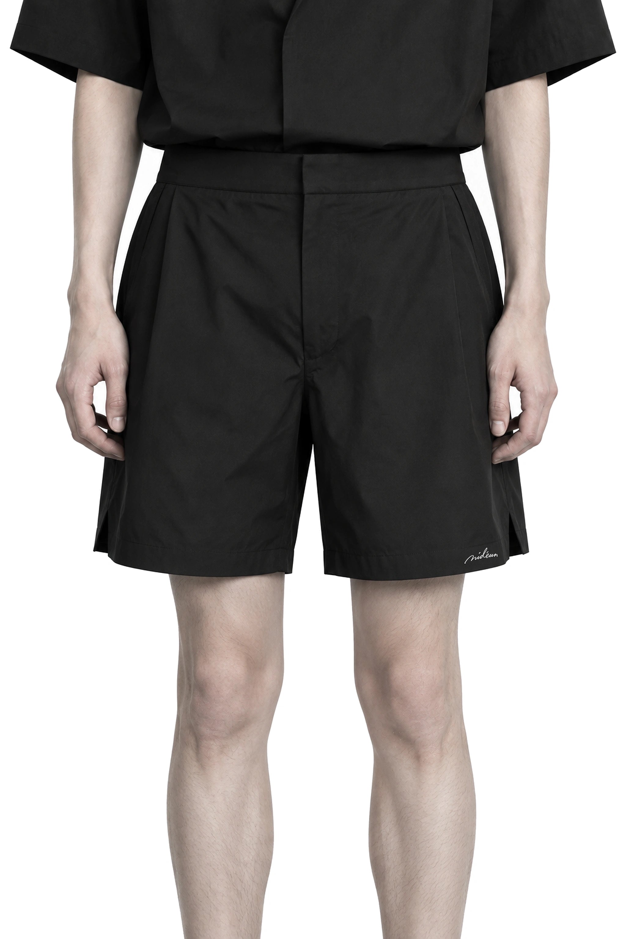 The Short front hybrid silhouette with white MIDÉUM logo at outer hem