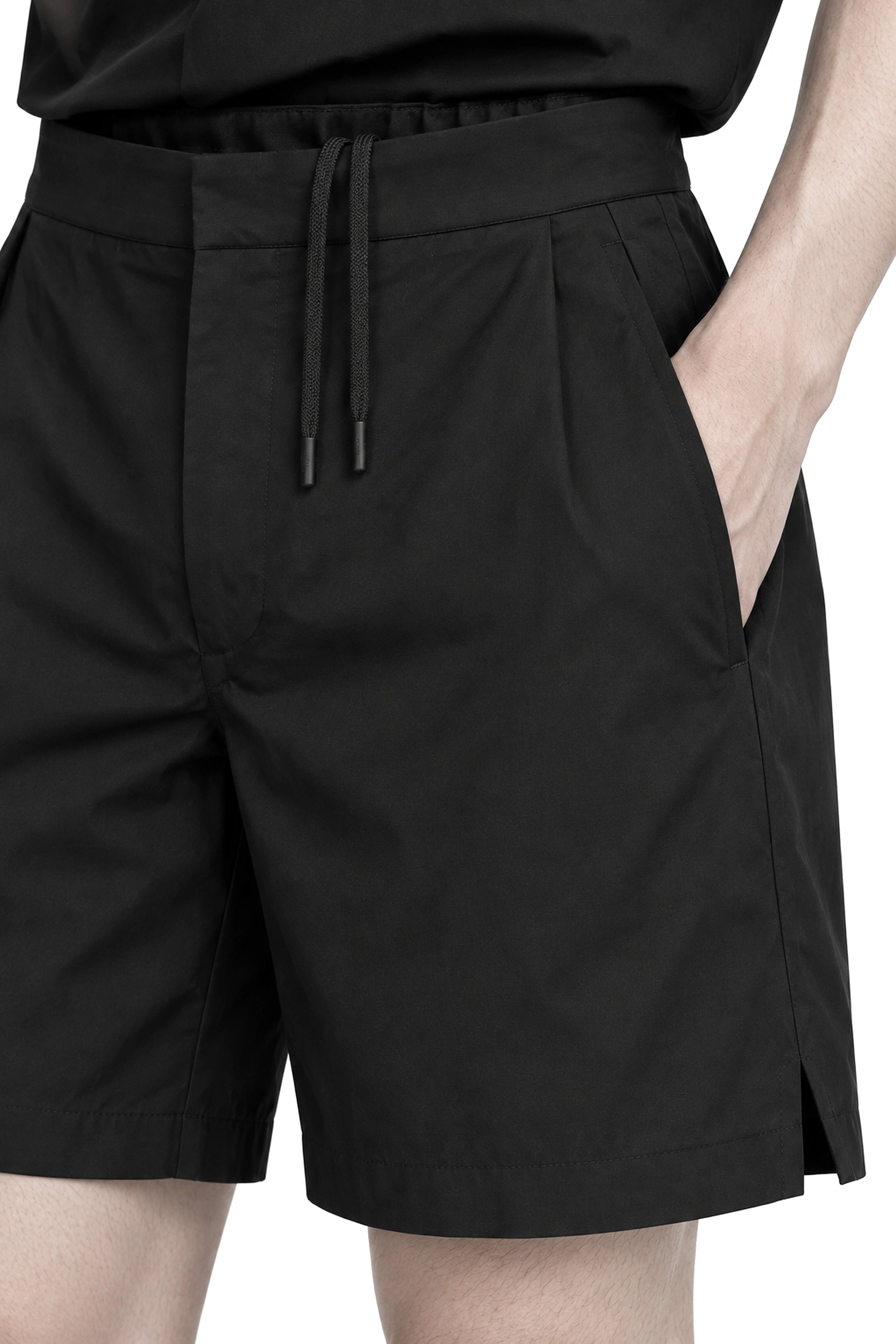 The Short tailored waistband and on-seam pocket construction